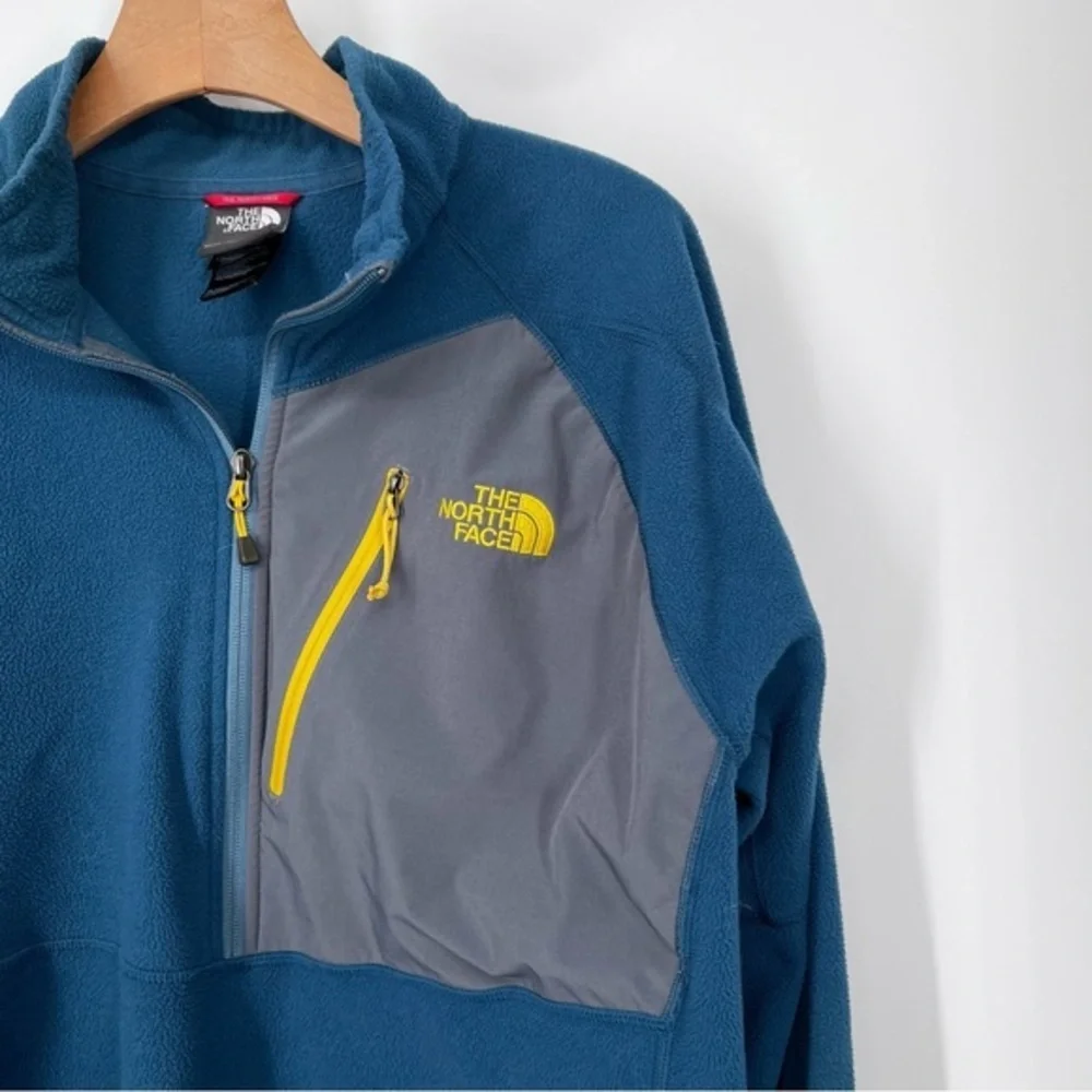 The North Face Mens 1/2 Zip Tech 100 Flashdry Fleece Pullover Sweatshirt